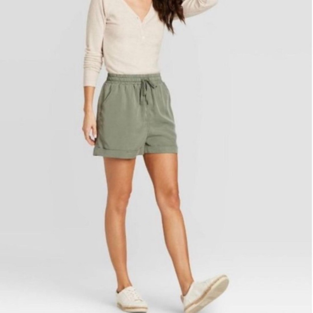 Universal Thread Shorts